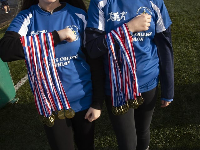 Handing out the medals at Wednesday’s Primary Schools Duathlon were Jessica Martin and Darcy Gibbons.