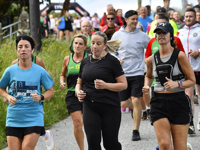 Participants in the Na Piarsaigh Dermot McCrossan Canter the Corrody 5km, held at Corrody Road on Sunday evening last. Photo: George Sweeney