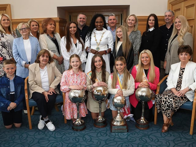 Mayor Lilian Barr who held a civic reception in the Mayor's Parlour for World Irish Dancing Champions, from left, Eibhlin McCallion, U11 champion, Ria O'Kane, U12 champion, Mia Carlin, U12 champion, and Ava McDevitt, U14 champion. Included are Irish dance teacher, family and friends. (Photo - Tom Heaney, nwpresspics)