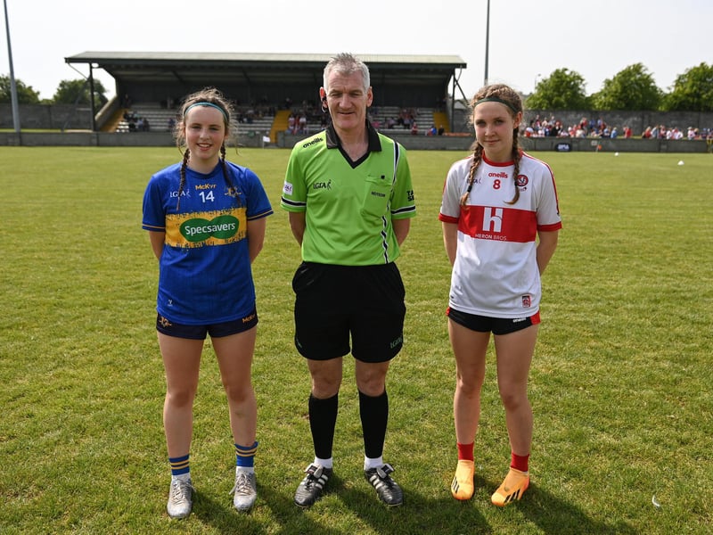 Tipperary captain Neasa Dwan, referee Philip Conway, and Derry captain Aine Young before the 2023 All-Ireland U14 Gold Final between Derry and Tipperary at Clan na Gael GAA Club in Dundalk, Louth. Photo by Stephen Marken/Sportsfile