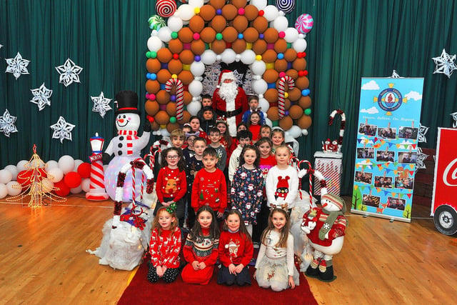Mrs Coyle’s P4 class pictured with Santa during his visit to St Eithne’s Primary School on Friday. Photo: George Sweeney. DER2250GS – 55