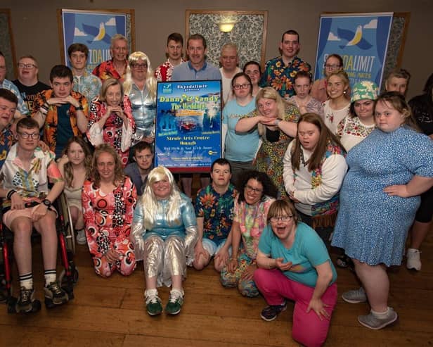 The cast of Skyzdalimit with supporter, Stephen O'Neill.