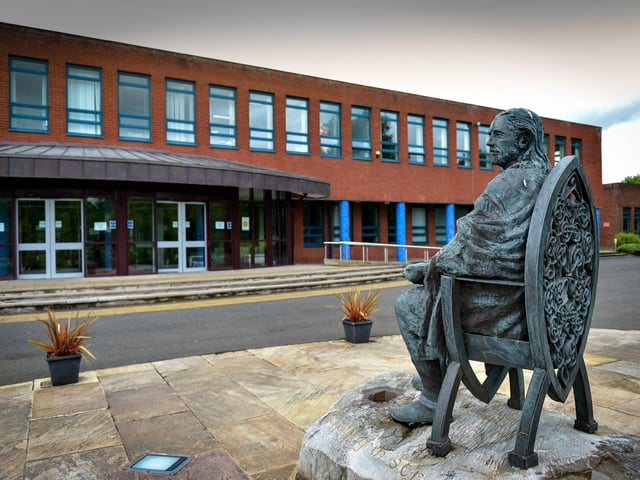 A sculpture of St Columba at the entrance to St Columb’s College Derry, created by Alumni Maurice Harron. DER2320GS - 001