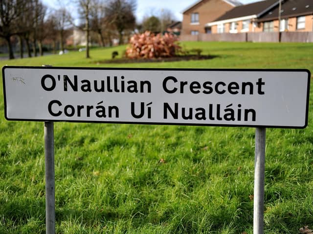 Bilingual street sign at O' Nuallian Crescent. DER2104GS – 048