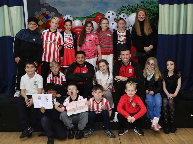 DCFC pre-Cup final visit to Longtower PS Patrick McClean and Tyler Smith. (Photo - Tom Heaney, nwpresspics)
