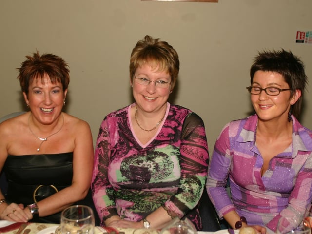 Staff from the First Trust Bank enjoying the Christmas party in the City Hotel . 1855/dd. : Christmas and New Year Parties 2006.