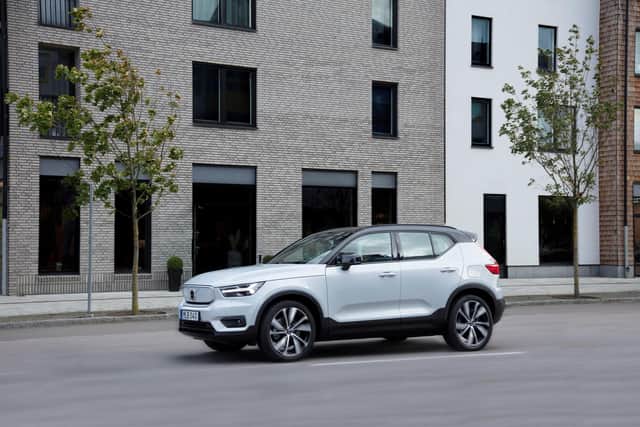Volvo XC40 Recharge P8 AWD in Glacier Silver