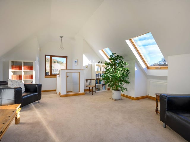 Family room / Library.