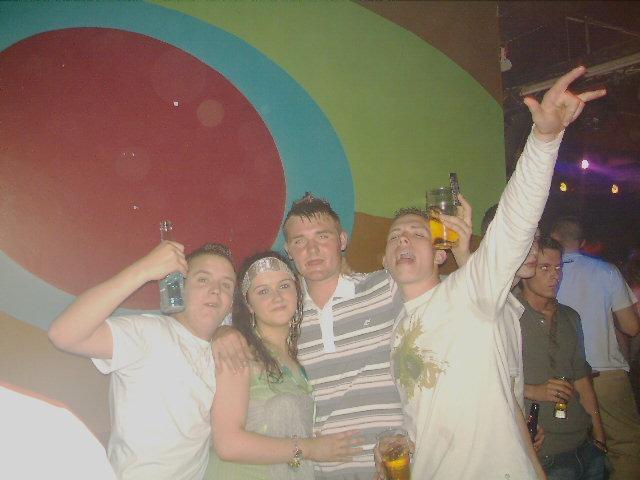 Exif-JPEG-422 : Out Last Night pictures in Derry bars in May 2005.