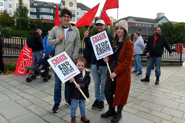 Protesters who attended the Derry Against Fuel Poverty march and rally on Saturday afternoon last. Photo: George Sweeney.  DER2239GS – 103