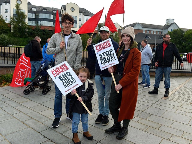 Protesters who attended the Derry Against Fuel Poverty march and rally on Saturday afternoon last. Photo: George Sweeney. DER2239GS – 103