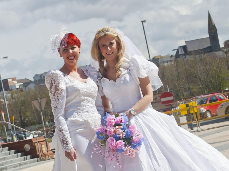 Jemma & Karen Knobbs. (3004-GMI-20)
