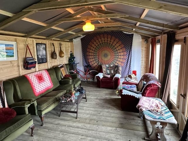 A stunning traditional thatched Cottage, originally built around 300 years ago, located by the sea at Culoort, Malin Head, Donegal, Ireland's most northerly point has come on the market for €195,000.