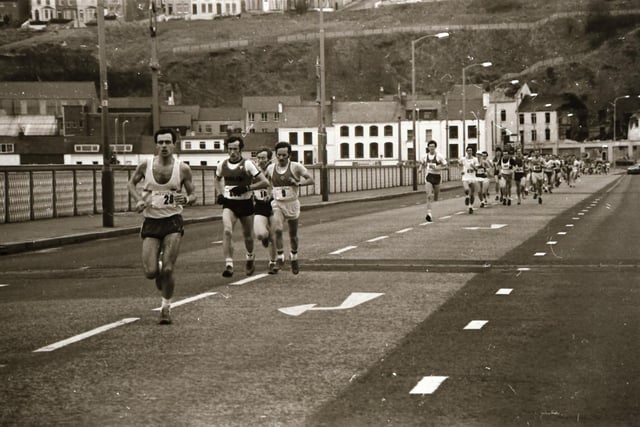 Runners make their way across the Craigavan Bridge during the Male Mini Marathon in December 1983.