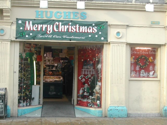 If you were looking for a newspaper or magazine, a cheap bag of sweets before heading to the cinema, a ticket for the Brandywell, or a whole pile of other odds and ends, you would often pop into Hughes’ Newsagents at the corner of Strand Road and Patrick Street.