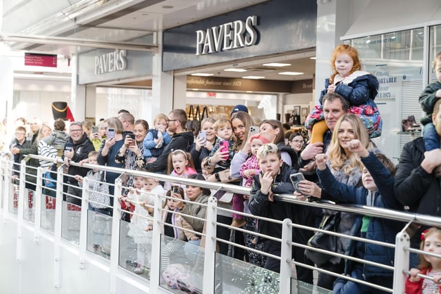 Christmas at Foyleside. Gerard Gormley Photography.