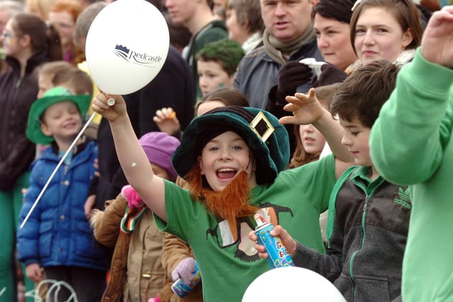 Enjoying the atmosphere in Moville during Patrick's Day. (1903PG45)