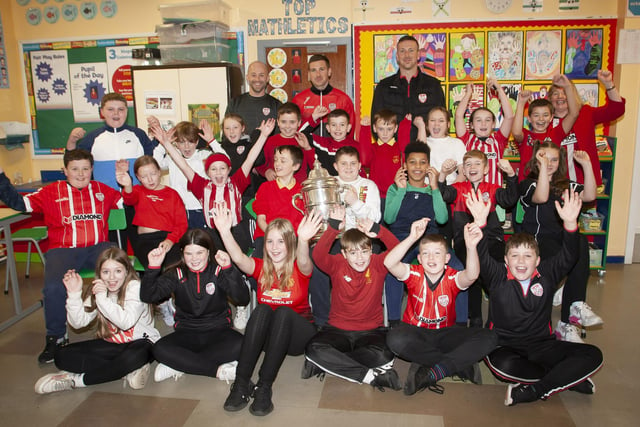 Mr. Feeney and his Primary 7 class celebrate the visit of the FAI Cup and former pupils, Shane and Patrick McEleney. (Photo: Jim McCafferty)