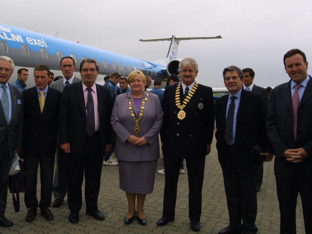John Hume and the Mayor of Derry, Mildred Garfield, welcome Real Madrid officials to Derry.