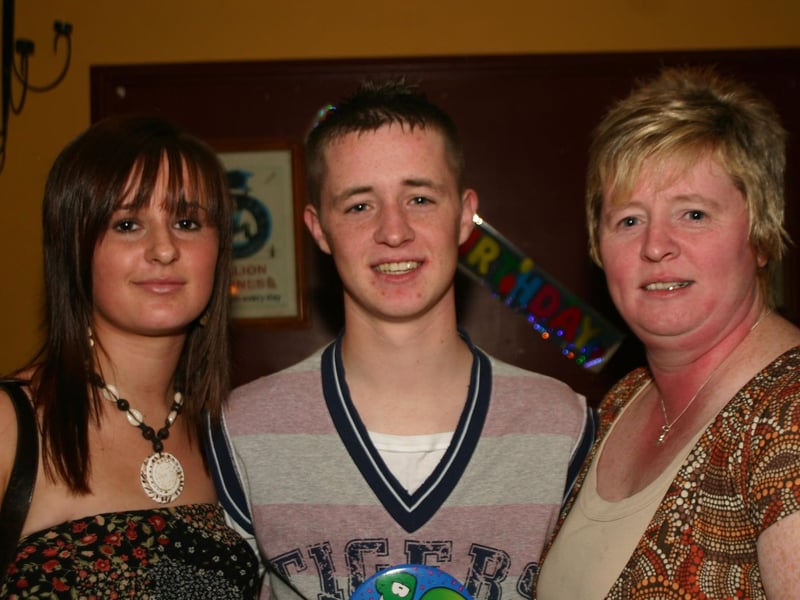 Thomas with sister Karen and Mum Elaine in the Abercorn Bar enjoying the 18th party 691 /dd : .
