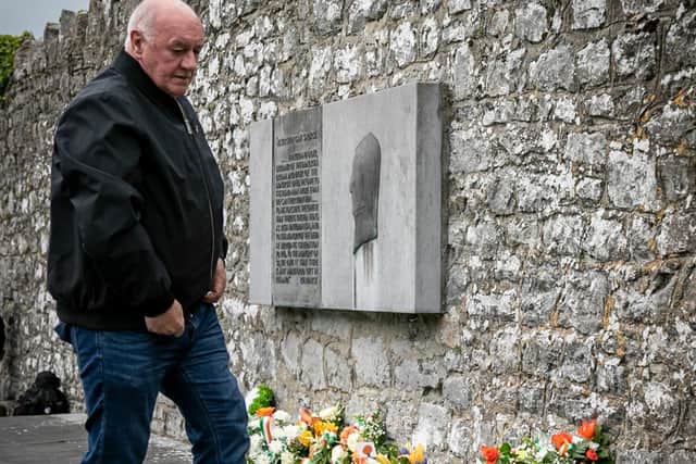 Danny McBrearty laying a wreath on behalf of Derry Independent Republicans on the grave of Wolfe Tone
