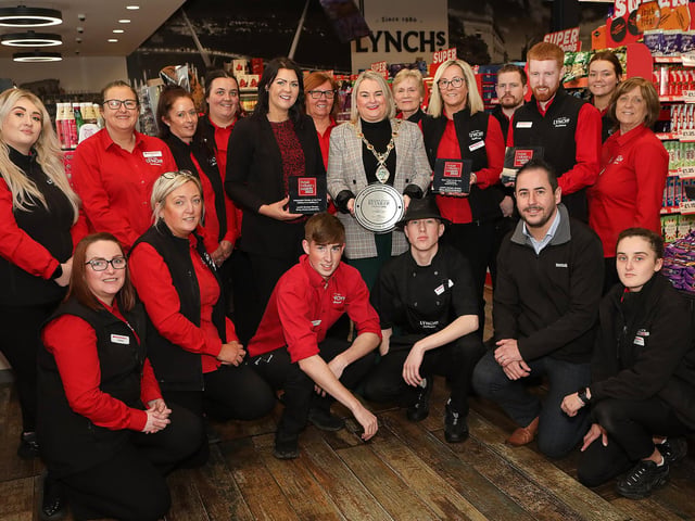 Mayor Sandra Duffy with staff at Lynch's Eurospar, Skeoge, winners of the NI's Retail Event of the Year "Neighbourhood Retailer", Retail Industry Awards 2022 - "Independent Retailer of the Year Award", "Chilled Retailer of the Year Independent", "Store Team of the Year Independent Award". (Photo - Tom Heaney, nwpresspics)