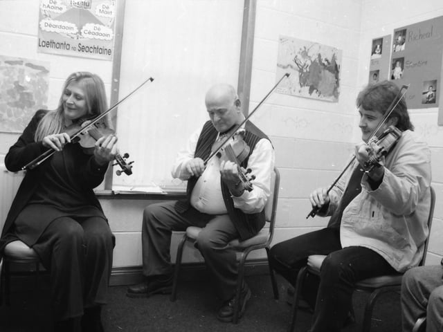 Mairéad Ní Mhaonaigh, Dinny McLaughlin and Ciaran Tourish, performing at the opening of Naíscoil Bhun Cranncha.