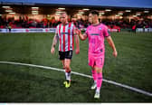 Mark Connolly, left, and Derry City goalkeeper Brian Maher deep in conversation. Photo by Ben McShane/Sportsfile