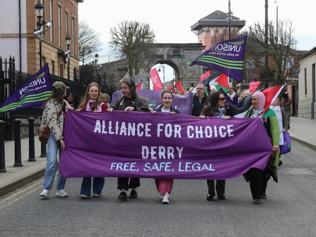 International Women’s Day march leaving Bishop Gate for rally at Guildhall Square on Saturday. (Photo - Deirdre Heaney, nwpresspics)