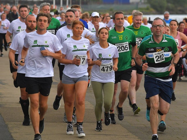 The 2023 Aodhan’s 5k race, run, walk moves along Foyle Embankment towards the Peace Bridge and St Columb’s Park on Thursday evening last. Photo: George Sweeney. DER2326GS – 56