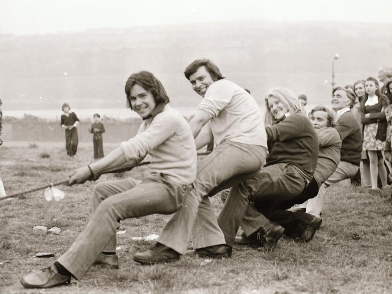 Foyle Road area Tug-o-war.