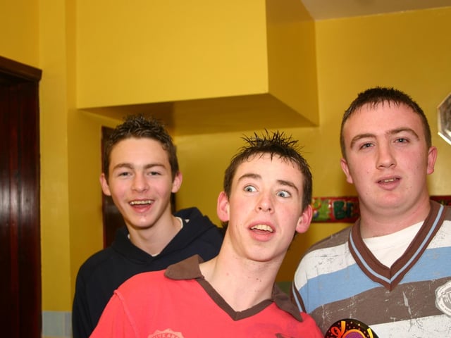 Birthday Boy Alex enjoying the 18th birthday with mates Connor and Garth. 2252/dd : Parties and celebrations January 2006: Alex Lynch.