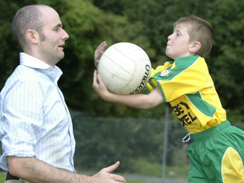 Donegal ace midfielder Paul McGonigle gets a lesson in high fielding from aspiring GAA star Jordan McDaid (8) (1508JB90). :Derry youngsters enjoying summer in August 2003