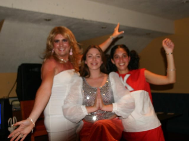 Left to Right Tracey London Jennie Doherty and Katie Kangas at the Blind date in Badgers 7292dd : Parties in Derry in July 2005.