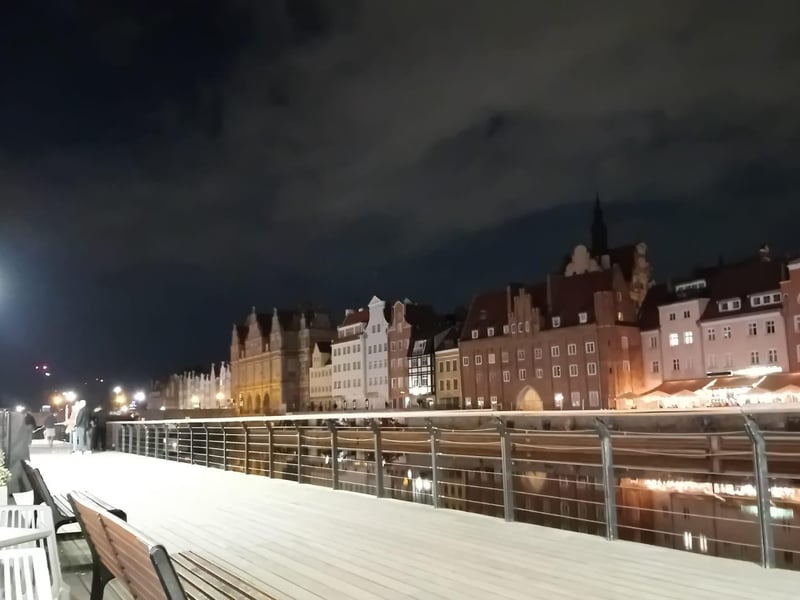 The Long Embankment at night.