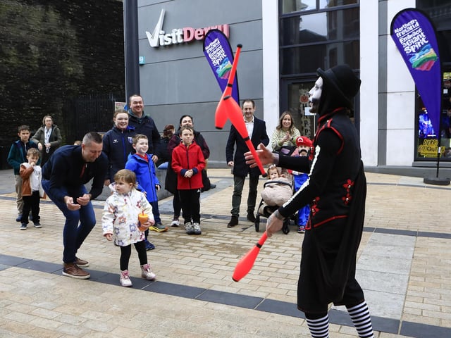 A juggler entertains in Waterloo Square on the 40th anniversary of the Halloween celebrations. (Photo - Tom Heaney, nwpresspics)