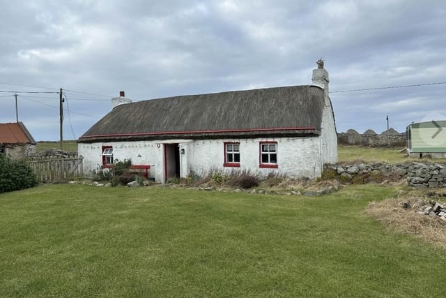 A stunning traditional thatched Cottage, originally built around 300 years ago, located by the sea at Culoort, Malin Head, Donegal, Ireland's most northerly point has come on the market for €195,000.