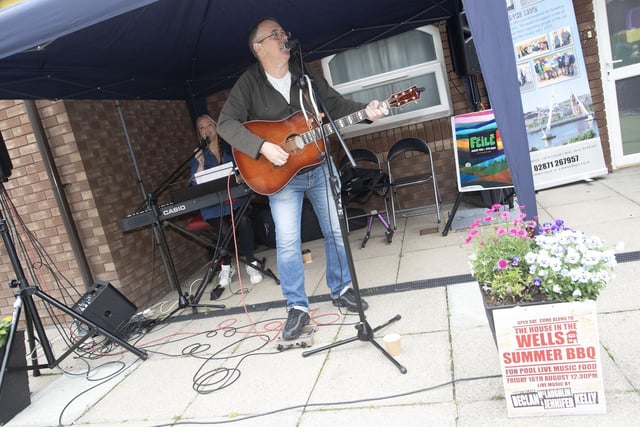 Declan McLaughlin and Jennifer Kelly entertaining the crowd at the House in the Wells BBQ on Friday last.