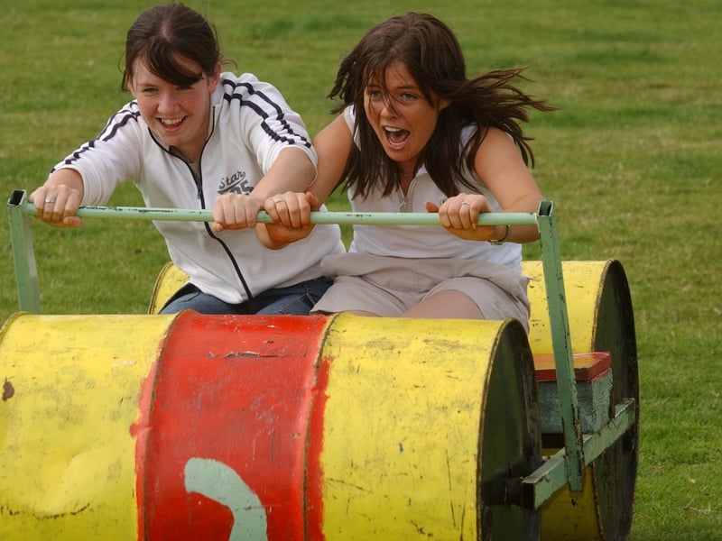 Derry youngsters enjoying summer in August 2003