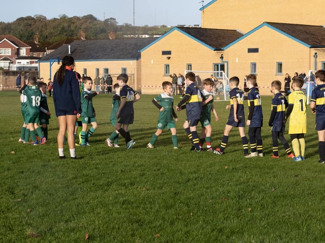 Handshakes all round after a competitive game bweeen Foyle Harps and Don Boscos on Saturday.