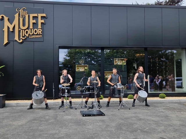 Guests were greeted with music.