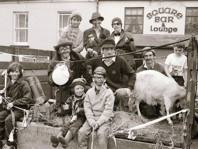 Clonmany Festival parade participants and the Festival Queens and Junior Queen.