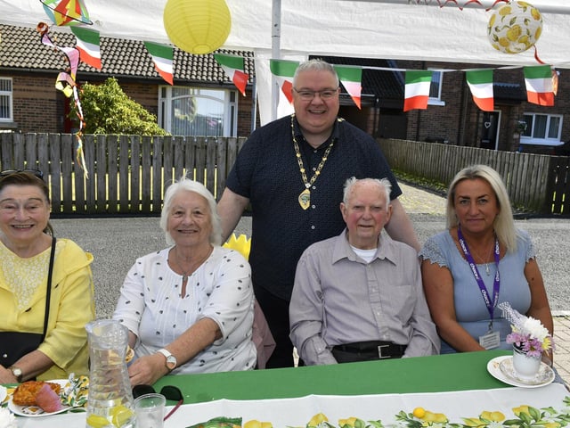 Eleanor Breslin, Pauline McLaughlin Kevin Doherty and Nicole McElhinney pictured with Deputy Mayor Darren Guy at the Annual Big lunch held in Farland Way. Photo: George Sweeney