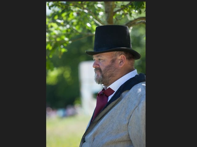 Oliver Doherty as Jules.