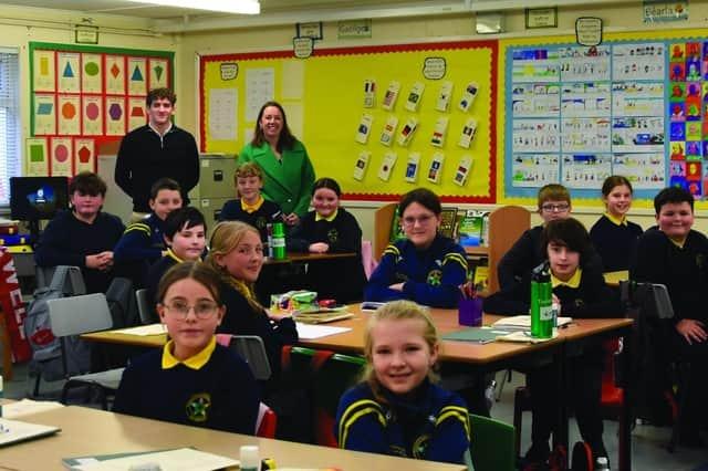 The young Moville actor has a number of impressive acting credits to his name including Game of Thrones, San Andreas and Kubo and the Two Strings.
He is pictured at back,  accompanied by Irish Language Support Officer with Donegal ETB, Derval Newman, when he recently visited Gaelscoil Eadain Mhόir, Gaelscoil na Darόige, and Bunscoil Cholmcille.