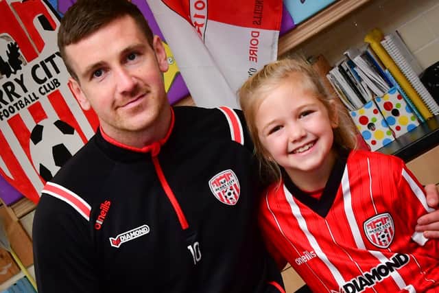 Derry City captain Patrick McEleney with his daughter, Saorláith, during his visit to Rosemount Primary School on Wednesday.