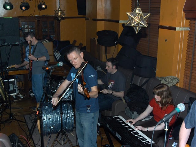 Jaywalkers at Mullan's