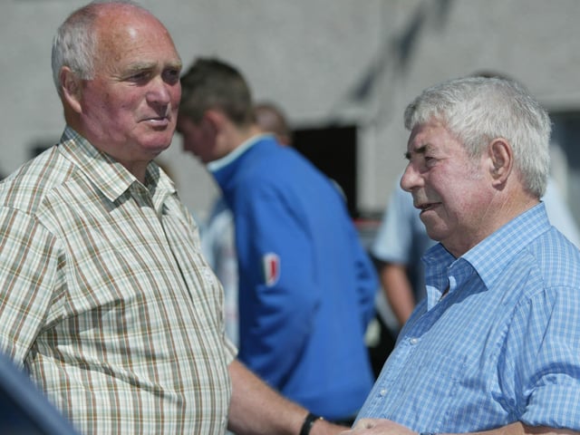 Locals Paddy Kerr and John McDaid enjoying the criac at the Vintage rally.  (0908JB30) : Clonmany Festival, Vintage Show, Agricultural Show and Raft Race in August 2005.