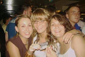 Exif-JPEG-422 : Locals having a good time at Derry's nightlife spots back in June 2005.