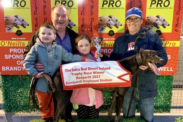 The Infrared Direst Ireland 525, sponsored by Geoff Bateman, was won by Dan's Direction. Killian McConomy and Kayla Ming made the presentations and the collar/lead set to owner Lawrence Crossan. On the front right is Peter McMenamin.